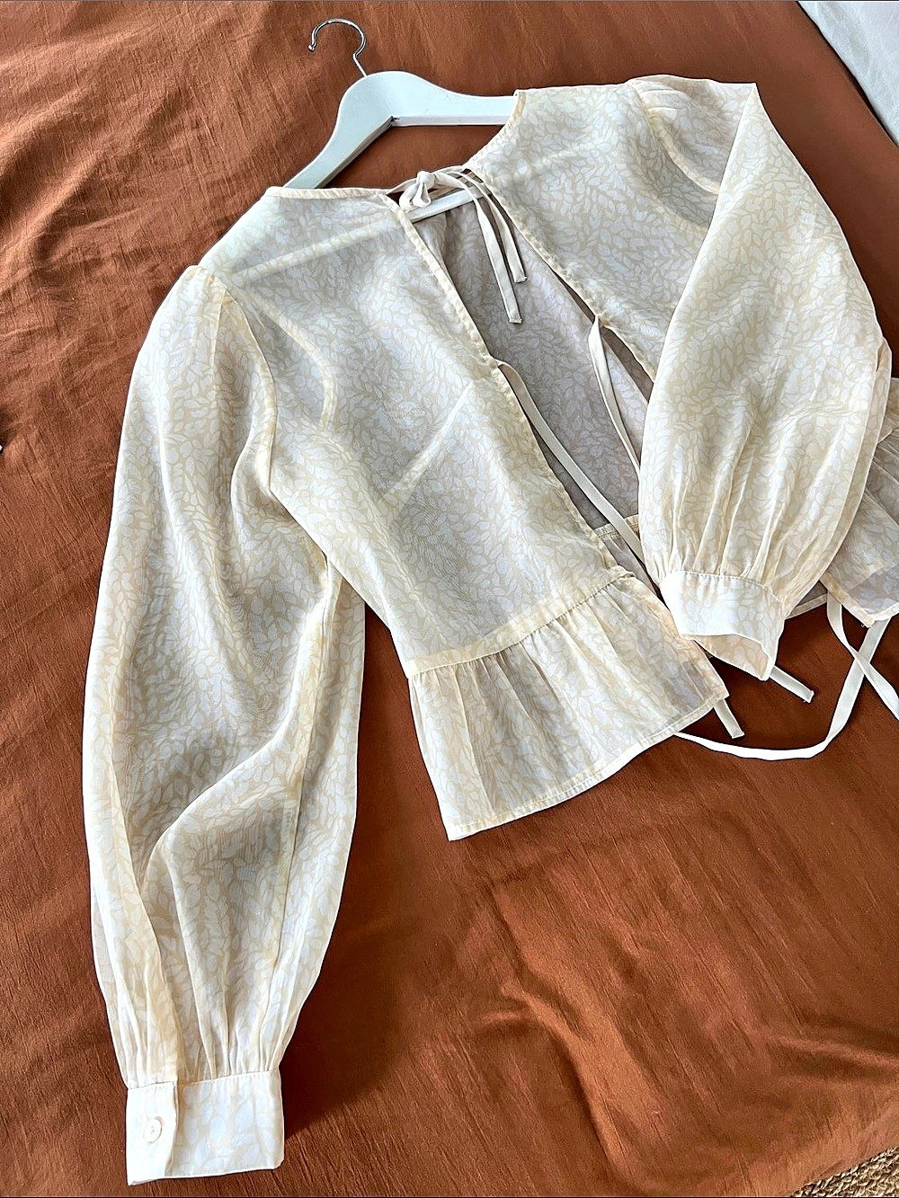 LOFT Abstract Peplum Blouse in Cream Size Small Like New